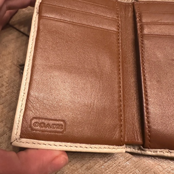 Vintage coach off white and brown wallet - Picture 9 of 11
